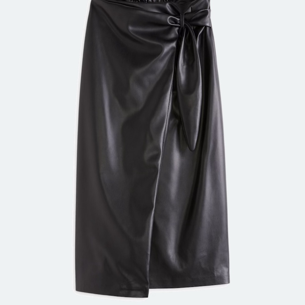 Elegant Black Faux Leather Skirt